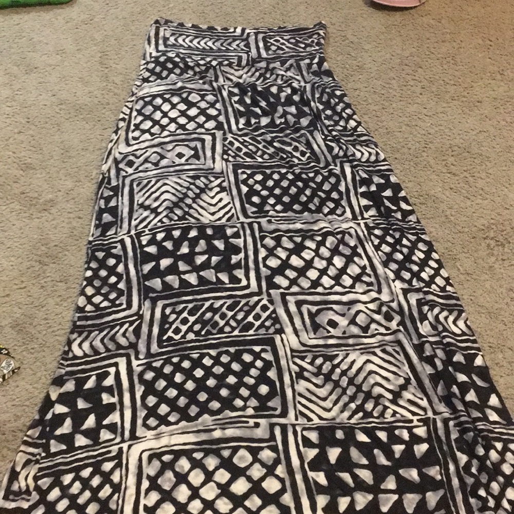 Black white maxi skirt
